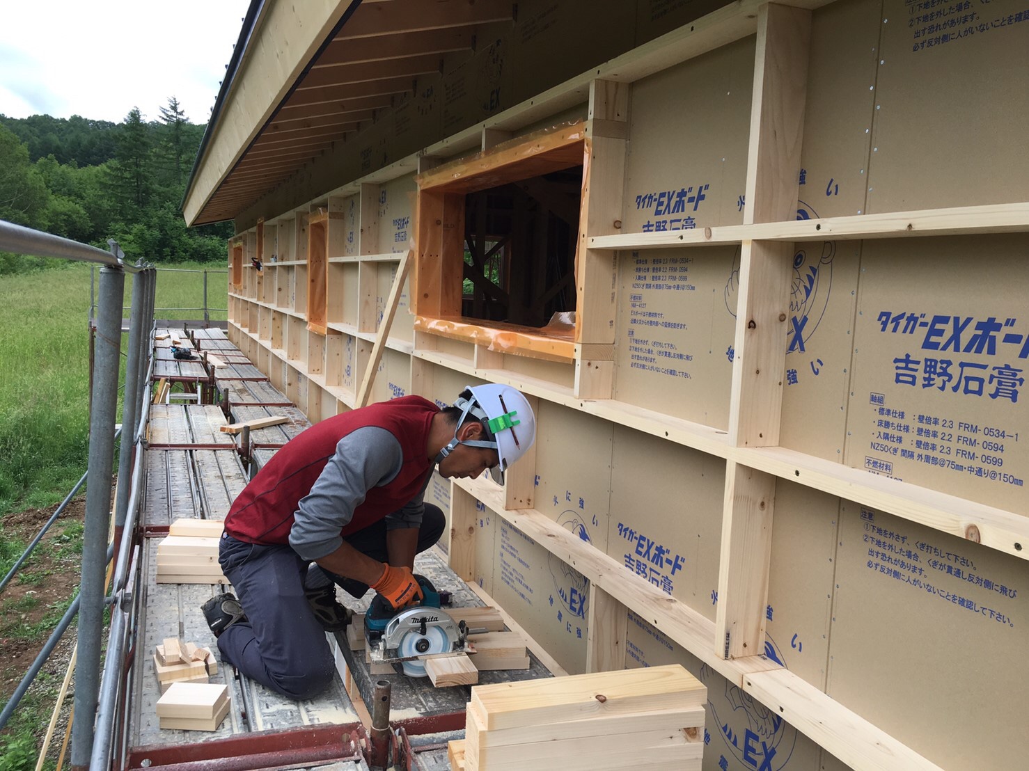 ウッドファイバーを壁に0 断熱します ブログ キタクラフト