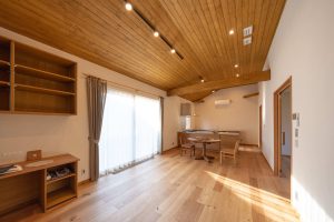 写真：紋別市　IH様邸～牧場に建つ平屋のナチュラルなお家(2)